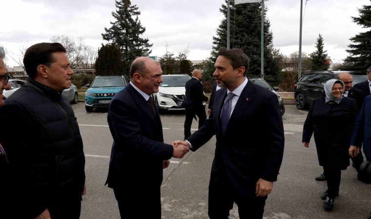 Enerji ve Tabii Kaynaklar Bakanı Bayraktar sanayicilerle bir araya geldi