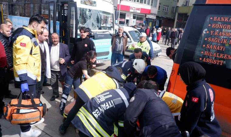 Erzurumda trafik kazası; 14 yaralı