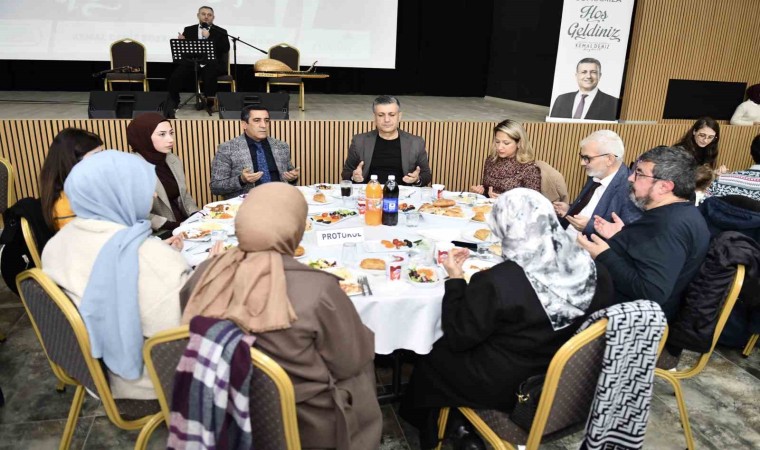 Esenyurt Belediye Başkanı Bozkurt, eğitimcilerle iftar programında bir araya geldi