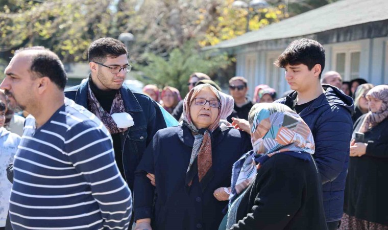 Eski eşinin öldürdüğü kadın doktor gözyaşları içinde toprağa verildi