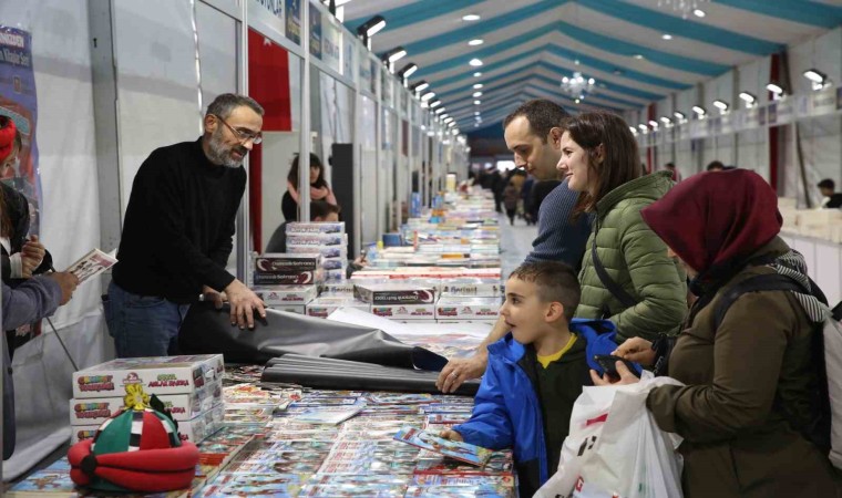 Eyüpsultanda geleneksel kitap fuarı Ramazan ayında kapılarını açtı