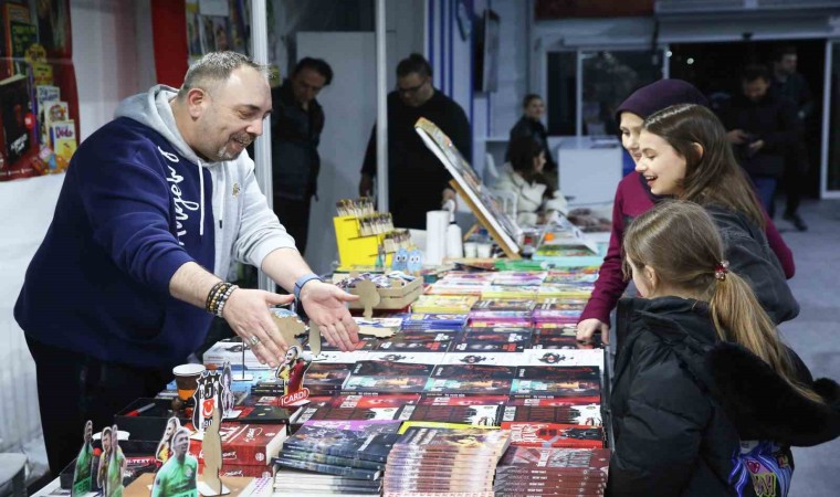 Eyüpsultanda her yaştan kitapsever kitap fuarında buluşuyor