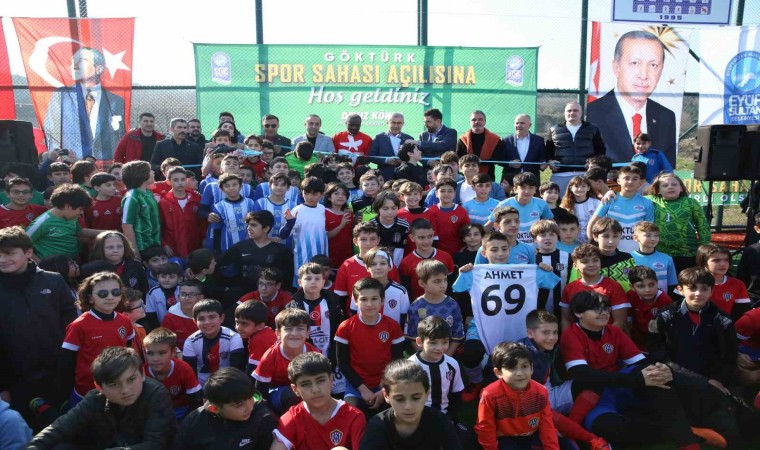 Eyüpsultanda yapımı tamamlanan ‘Göktürk Spor Sahası ve tesisleri futbol tutkunlarıyla buluştu