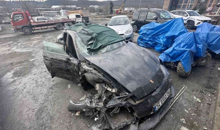 Eyüpsultandaki feci kazaya karışan Porsche ve ATVnin son hali kazanın boyutunu gözler önüne serdi