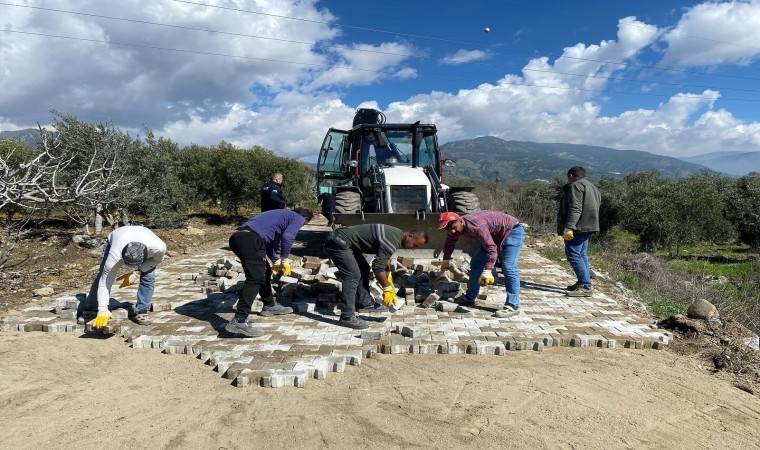 Feslek Mahallesinde yol yapım çalışmaları devam ediyor