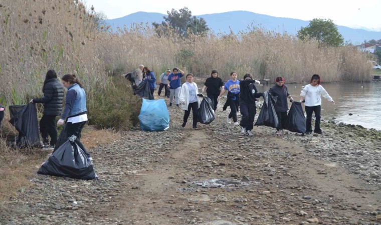 Fethiye Ördek Adası ve Kuş Cennetinde temizlik çalışması yapıldı