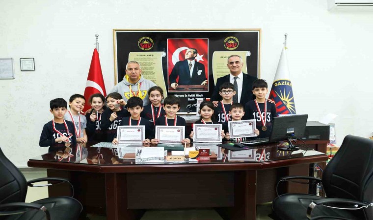 Gaziantep Kolej Vakfı öğrencileri başarıdan başarıya koşuyor