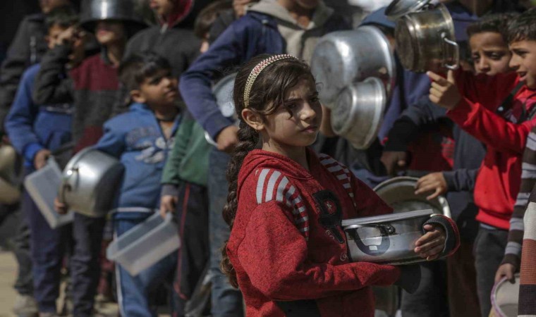 Gazzede yetersiz beslenme nedeniyle ölen çocukların sayısı 16ya yükseldi