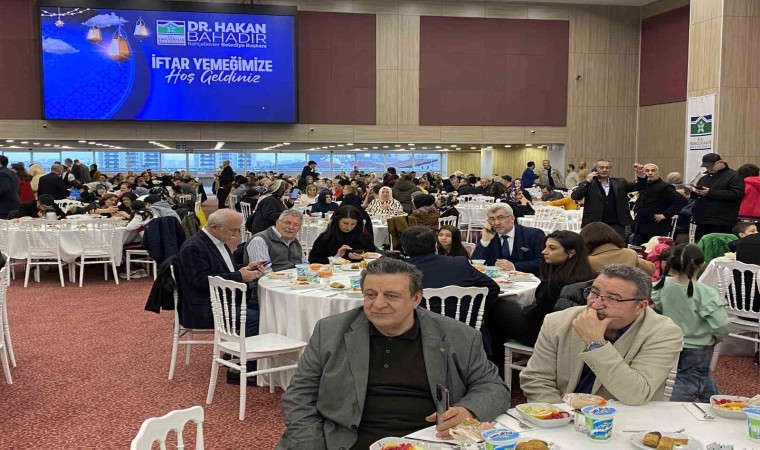 Gençlik ve Spor Bakanı Bak, Bahçelievlerde iftar programına katıldı