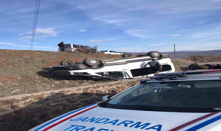 Giresunda öğrenci servisi devrildi: 11 yaralı