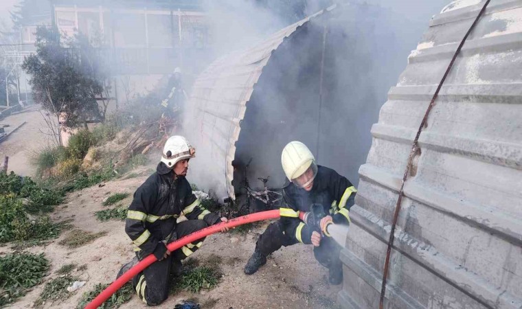 Hatayda barakada çıkan yangın söndürüldü