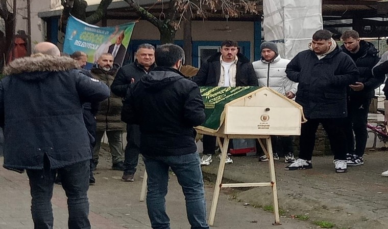 Hayatını kaybettiği Marmara Denizinin kıyısına defnedildi