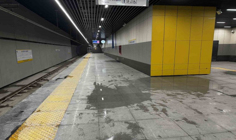 İBBnin hizmete açtığı metro rezaleti: Tavanından lağım suyu akan metroda asansörler çalışmıyor