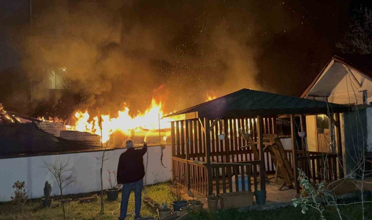 İftar vakti odunluk alev alev yandı