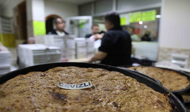 İftar ve sahur sofralarının vazgeçilmezi tahinli pide