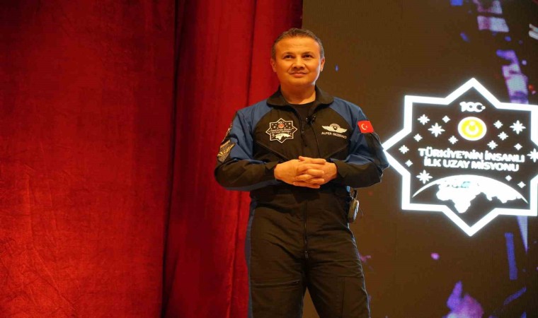 İlk Türk astronot Gezeravcıdan çarpıcı uzay açıklaması: “Uzay çöplüğüne vesile olan pek çok uzay aracı var”