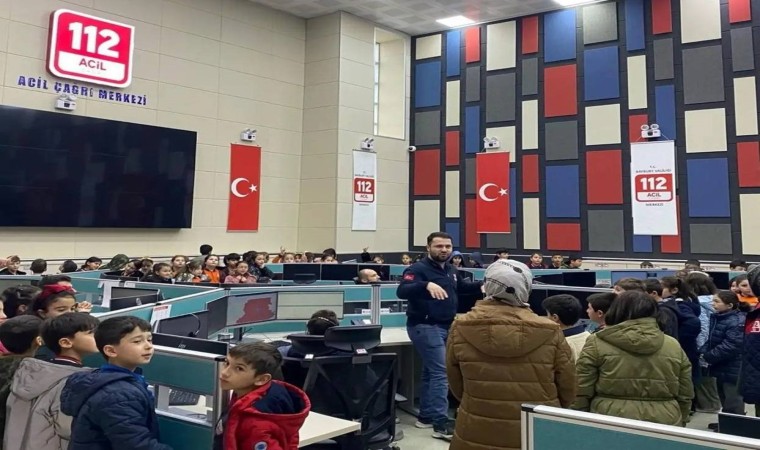 İlkokul öğrencileri 112 Acil Çağrı Merkezini gezdiler