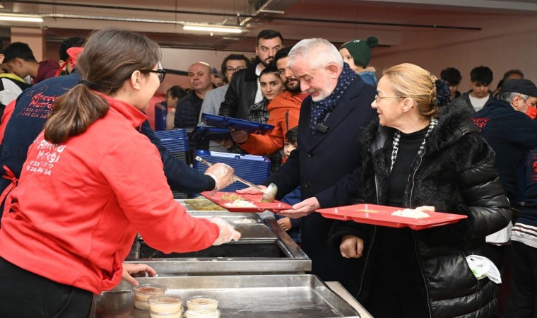 Isparta Belediyesinin iftar sofrasında birlik ve beraberlikle ilk iftar açıldı