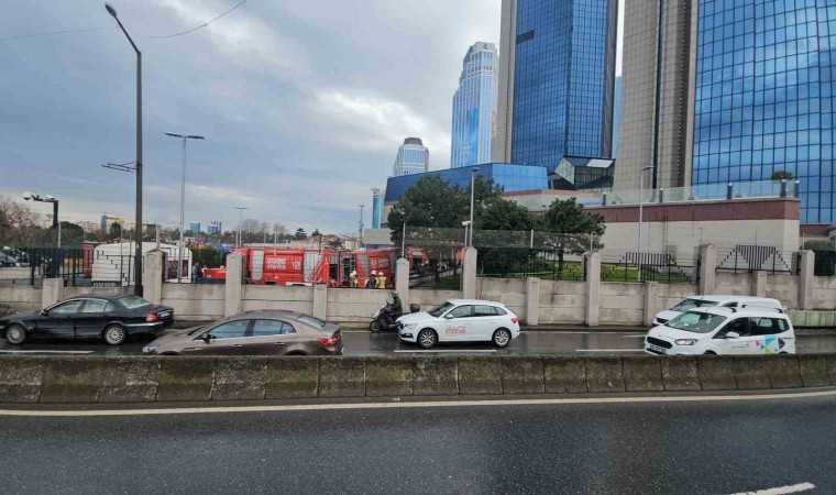 İstanbulda Sabancı Centerda yangın paniği