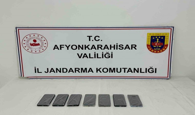 Jandarma 175 bin TL değerinde kaçak cep telefonu ele geçirdi