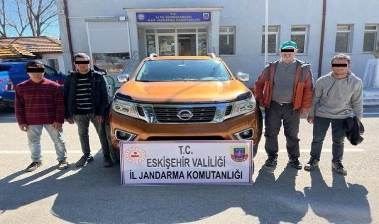 Jandarma ekiplerinin kontrollerinde yabancı uyruklu 3 göçmen yakalandı