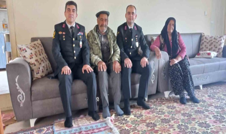 Jandarma şehit ailelerini yalnız bırakmıyor