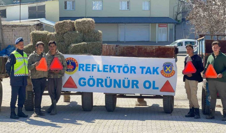 Jandarmadan traktör sürücülerine güvenli tarım eğitimi