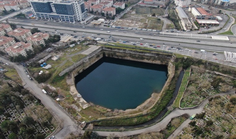 Kadıköyde su dolan inşaat sahasını Google Maps göl olarak gösteriyor