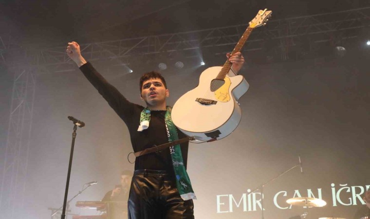 Kadın Festivalinde Emir Can İğrek rüzgarı