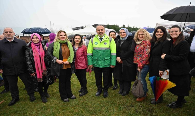 Kadınlar Gününde erguvan fidanları toprakla buluştu