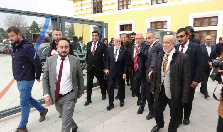 Karamollaoğlu, eleştirdiği hızlı trenle Ankaraya geri döndü