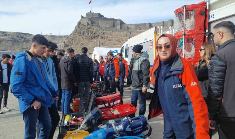 Karsta AFAD, halkı afetlere karşı bilinçlendiriyor