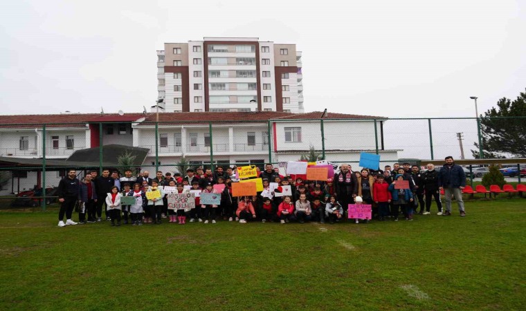 Kastamonusporun minik taraftarlarından futbolculara moral ziyareti