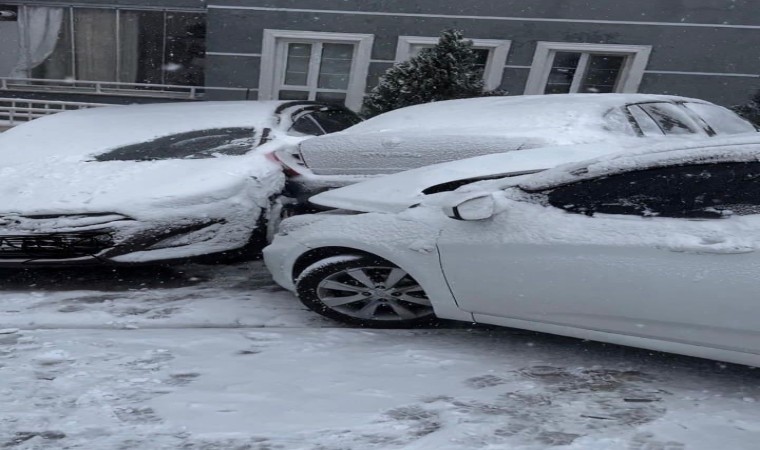 Kayganlaşan yol kazayı beraberinde getirdi