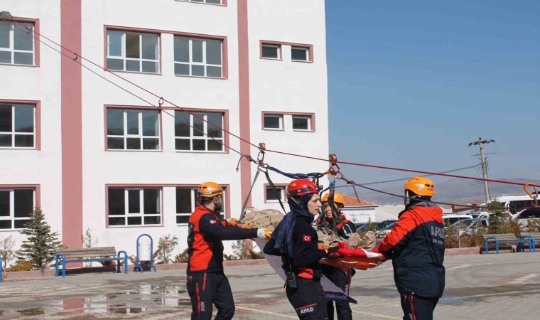 Kırşehirde gerçeğini aratmayan deprem tatbikatı