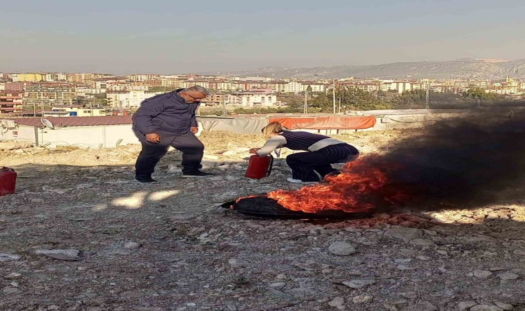 Konteyner kentte yaşayan vatandaşlara yangın güvenliği eğitimi