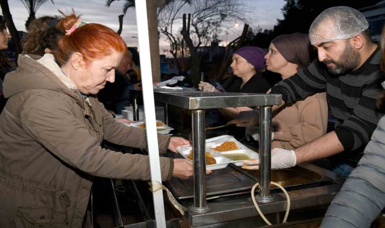 Kuşadası Belediyesi İftar Günlerinin İlki İkiçeşmelik Mahallesinde Düzenlendi