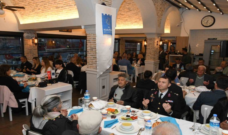 Kuşadasında şehit aileleri ve gaziler iftarda buluştu