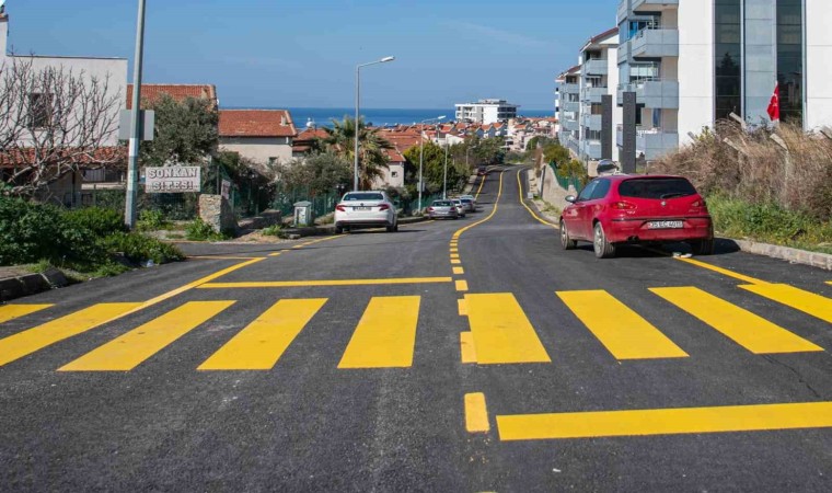 Kuşadasında yol yapım çalışmaları devam ediyor