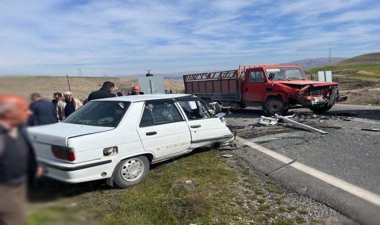 Malatyada otomobil ile kamyonet çarpıştı: 1 ölü