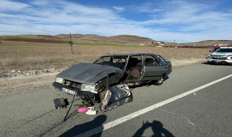 Malatyada trafik kazası: 1i ağır 3 yaralı