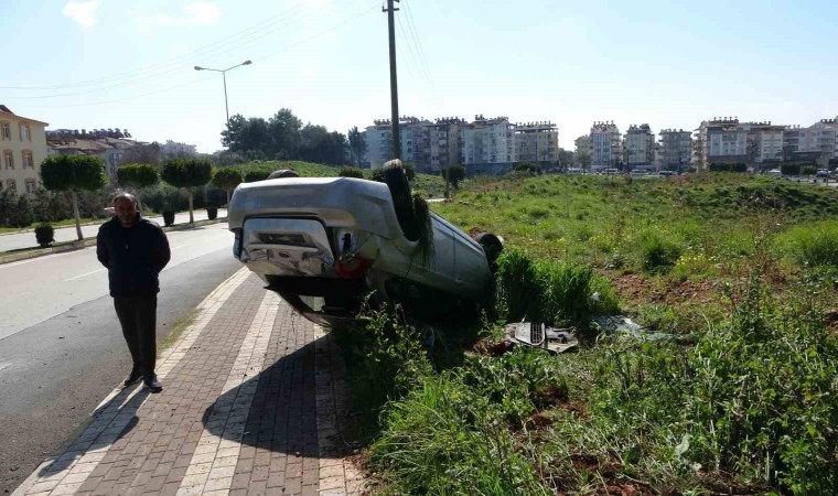 Manavgatta otomobil takla attı: 1 yaralı