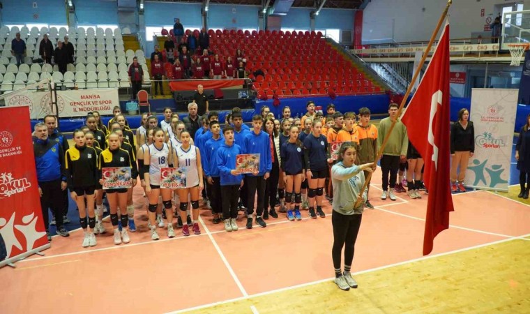 Manisada yapılan okul sporları voleybol yarı final maçları sona erdi