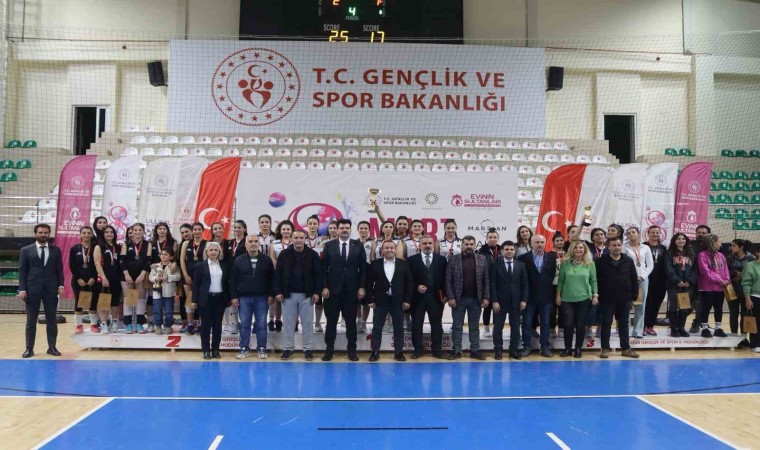 Mardian Malldan Voleybolun Sultanlarına destek