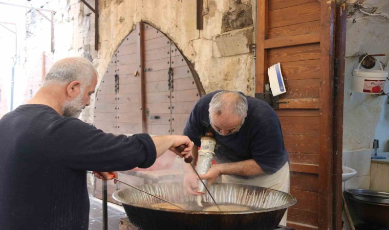 Mardinli tatlıcı, 90 yıllık aile geleneğini Ramazandan Ramazana sürdürüyor