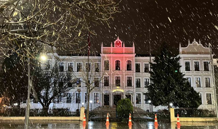 Mart ayında Boluda lapa lapa kar yağdı