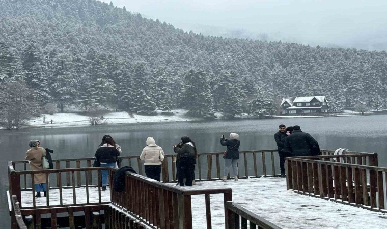 Mart kapıdan baktırdı: Bolunun doğa harikası beyaz örtüyle kaplandı