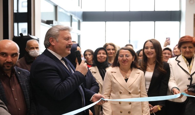 Melikgazide ‘kadın konulu söyleşi, sergi ve resim atölyesi düzenlendi