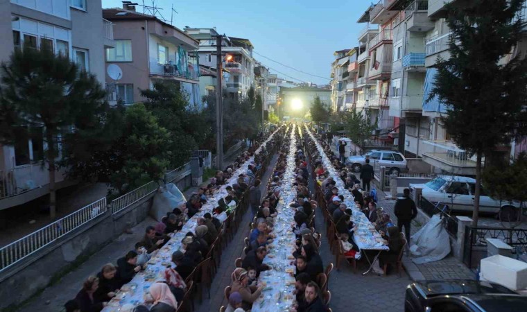 Merkezefendinin iftar sofrası Sırakapılarda kuruldu