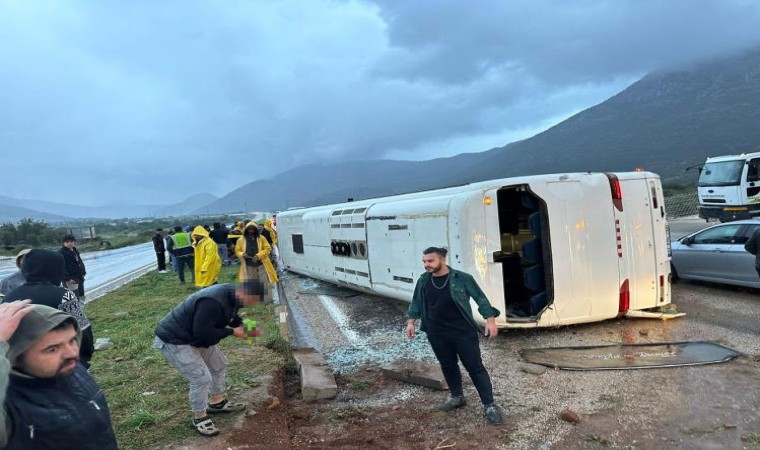 Mersinde işçi servisi kaza yaptı: 23 yaralı